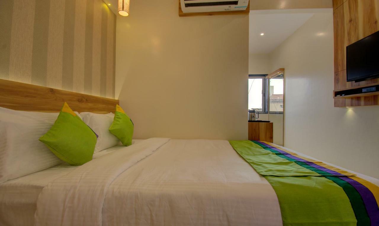 Hotel Amisha International Сурат Екстериор снимка
