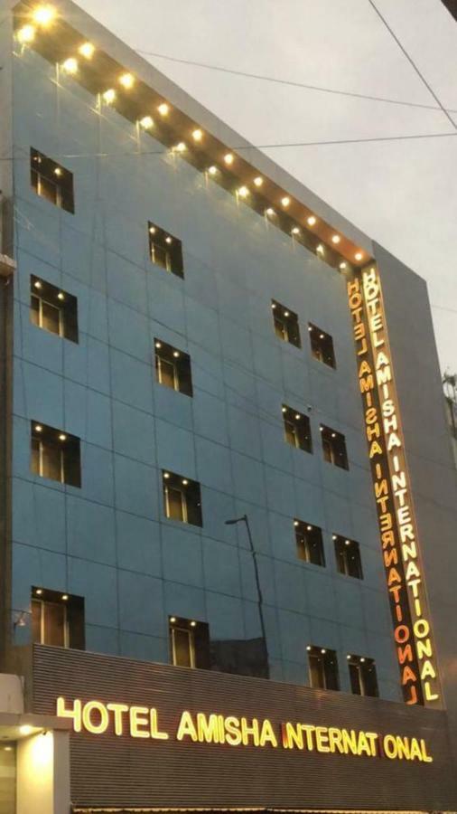 Hotel Amisha International Сурат Екстериор снимка